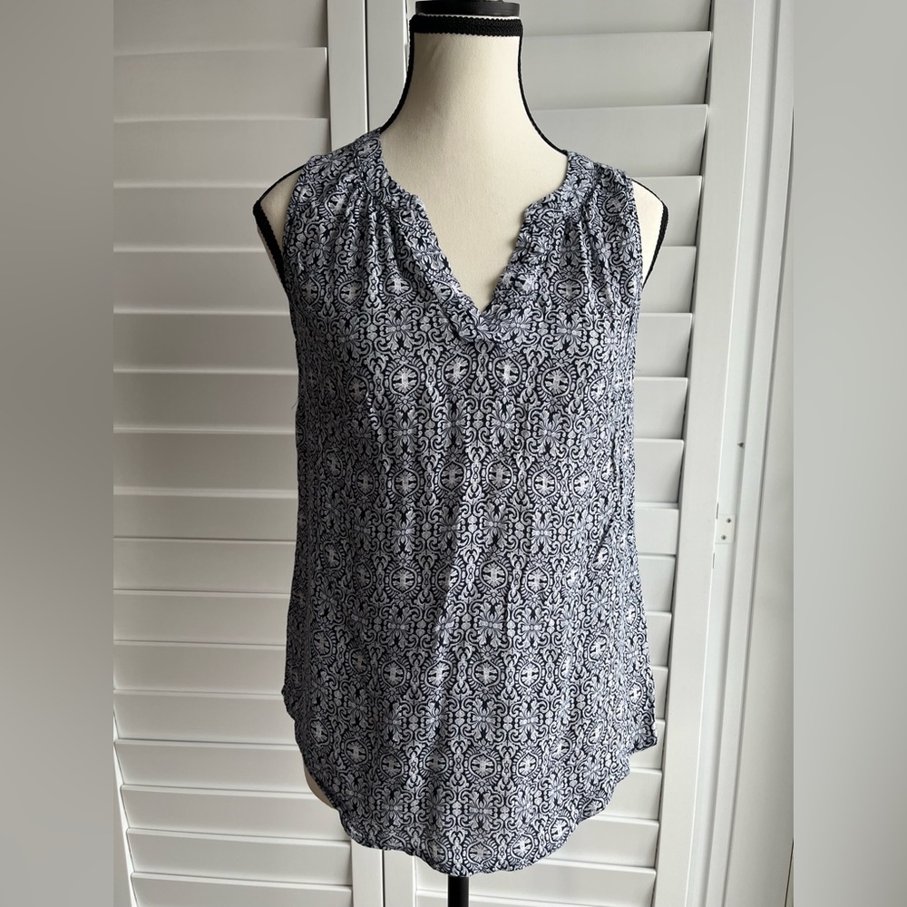 KENAR V Neck Sleeveless Blouse size M